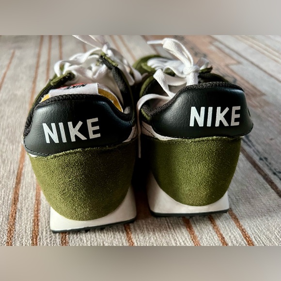 Nike Waffle Retro Sneakers - Picture 4 of 6